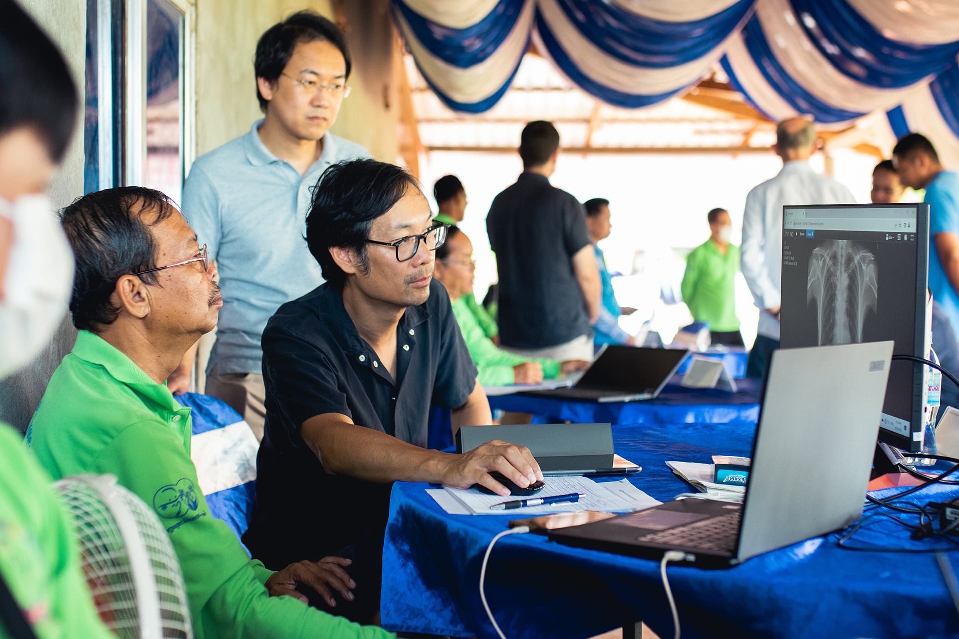 WHO staff and an external review team discuss an X-ray result during a cluster operation in Kep Province as a part of Cambodia’s third national TB prevalence survey.