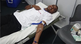 yasin-donates-blood